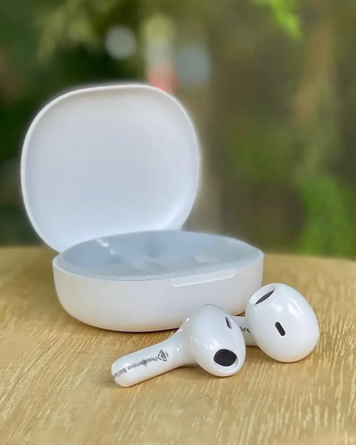 Redmi Buds 4 Lite dentro del estuche de carga